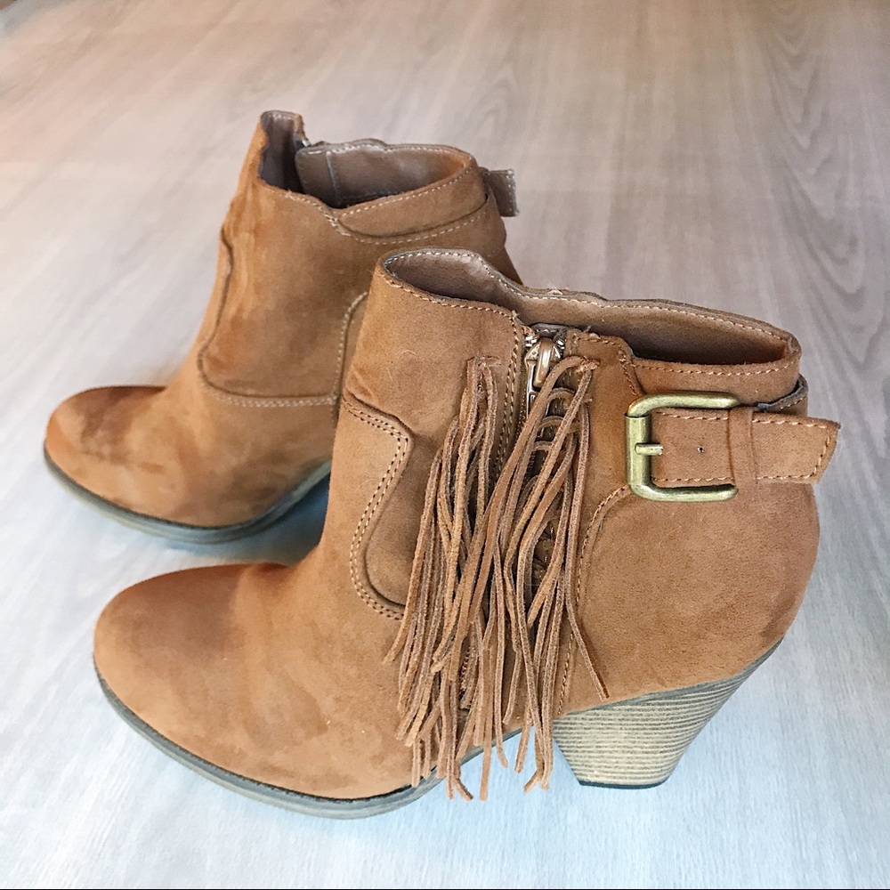 Fringe buckle booties!